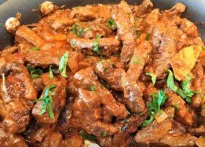 Cooking the most tender liver in a Stroganov style: recipe with step by step photos.