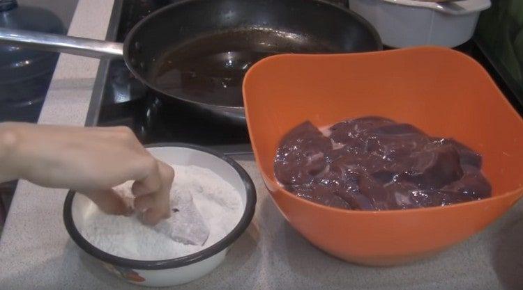 Roll each piece of liver in flour.