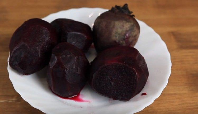 Cook the beets, cool and peel.
