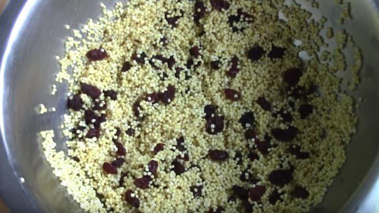 Mix millet with raisins.