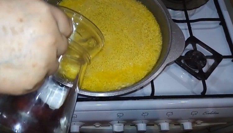 Spread millet on top with an even layer and fill it all with water.
