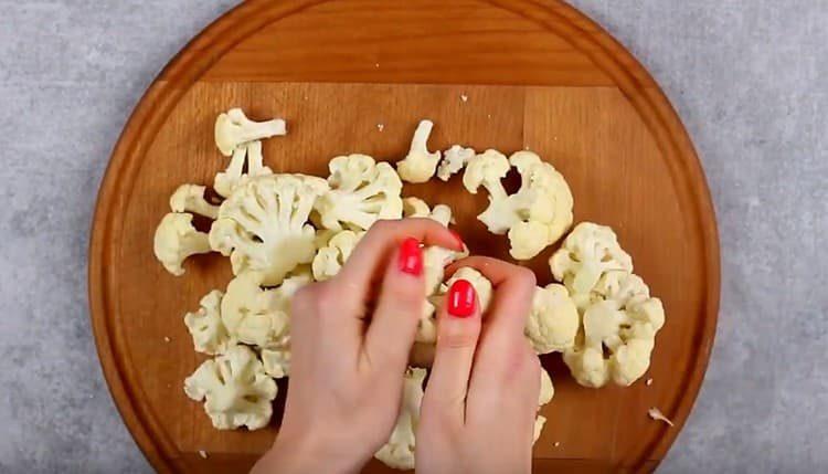 divide the cauliflower into inflorescences.