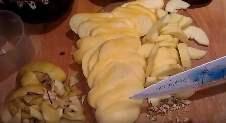 Finely chop walnuts.