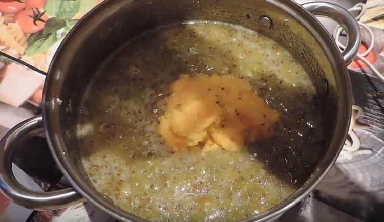 Étendre l'orange aux groseilles à maquereau et mélanger.