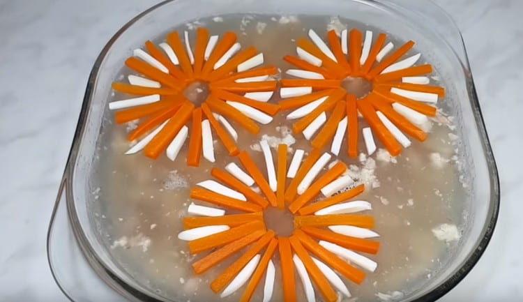 We spread flowers from carrots and protein on the jelly.