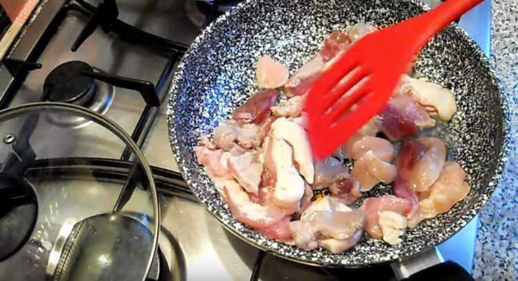 Fry the meat in a pan.