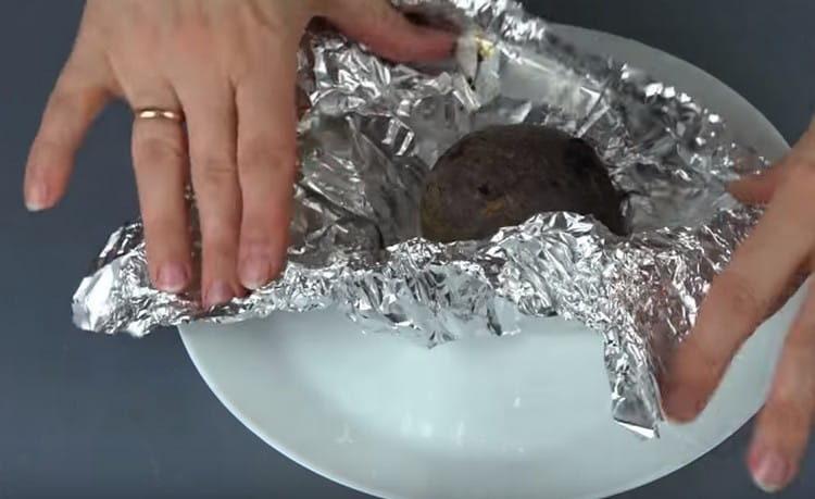 When the beets have cooled, you can unwrap the foil.