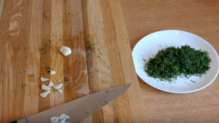 chop the garlic.