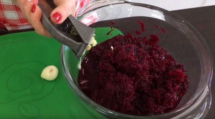 Pass the garlic through the press and add to the beets.