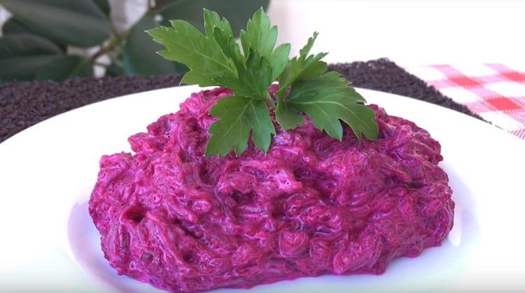 Beetroot salad with mayonnaise is ready.