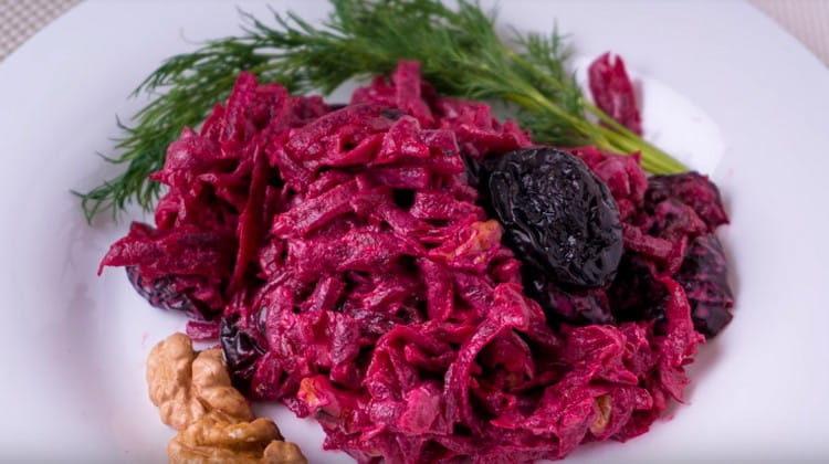 Here is such a light and appetizing beet salad with prunes can be quickly made at home.