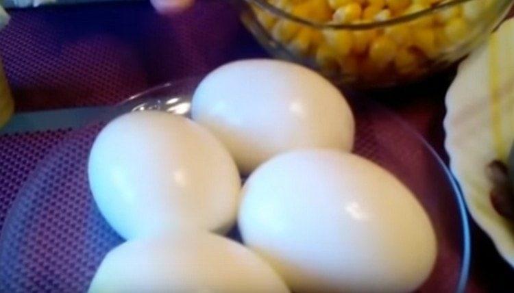 Cook hard-boiled eggs, peel.