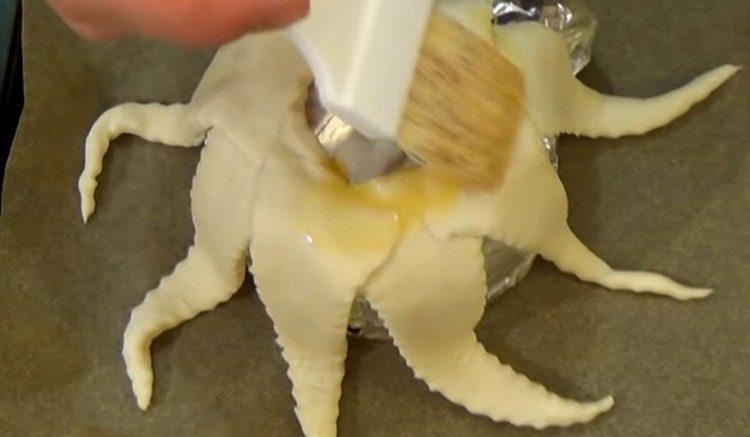 graisser les tentacules obtenus avec un œuf battu.