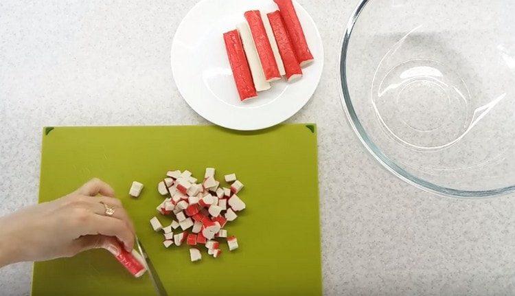 finely cut the crab sticks.