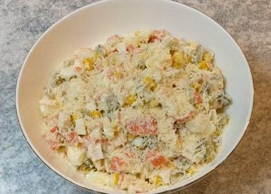 Cómo aprender a cocinar una ensalada deliciosa con palitos de cangrejo y pepinos 🥗