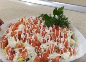 deliciosa ensalada con hígado de pollo: cocina con fotos paso a paso.