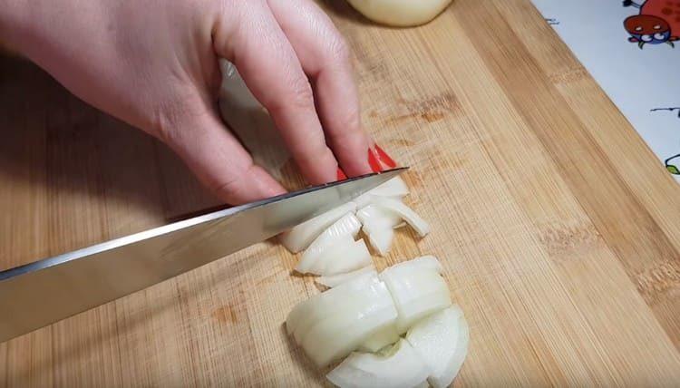 Chop the onion into four rings.