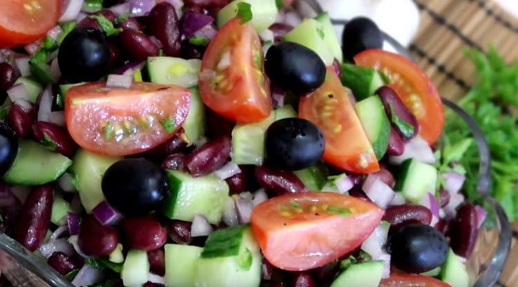 Appetizing salad with beans and vegetables is ready.