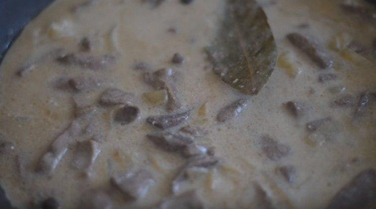 The pork liver in sour cream according to this recipe is very tender and soft.