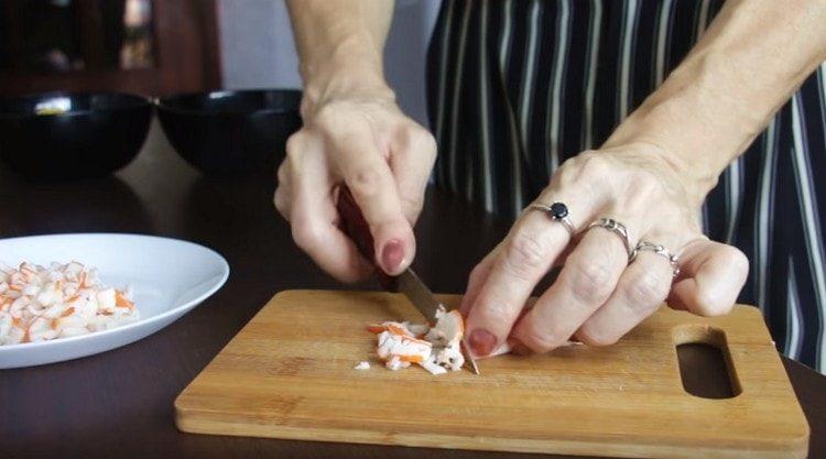 Finely chop the crab sticks.