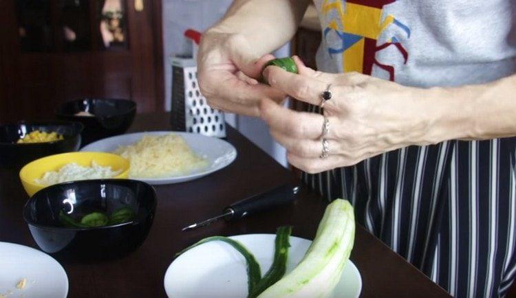 We peel the peel from a cucumber and twist it with spirals.