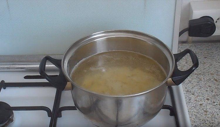 Pour chopped potatoes with water, cook.