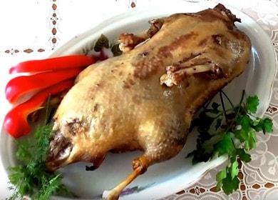 How to learn how to cook a delicious duck in the sleeve in the oven 🍗