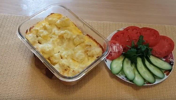 Cauliflower cooked in the oven with an egg is a light but nutritious dish.