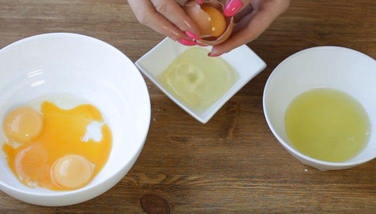 We divide the eggs into yolks and squirrels.