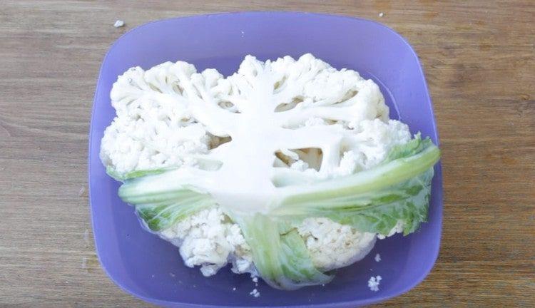 Soaked cauliflower in salted water.