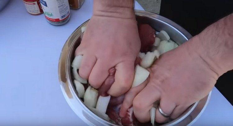 chop the onion and add to the meat.