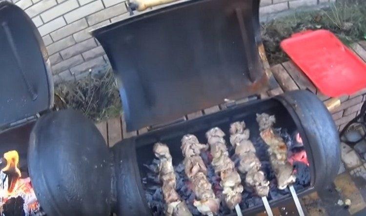 Cooking barbecue on the grill.