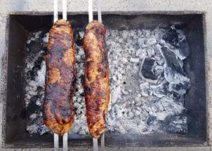 Cocinar kebab jugoso e increíblemente sabroso al estilo karski: receta con foto.
