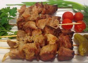 We prepare aromatic and juicy kebabs in a jar on skewers in the oven: an original step-by-step recipe with a photo.