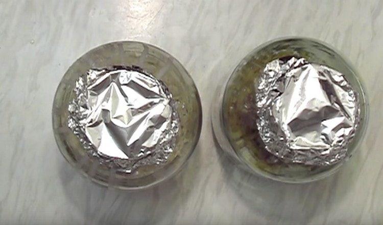 Tightly cover the cans with foil.