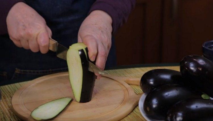 Cut the eggplant into long slices.
