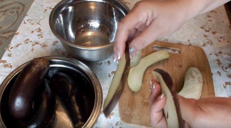 Cut the eggplant into slices.