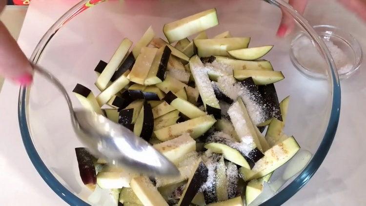 Cooking eggplant with garlic and mayonnaise