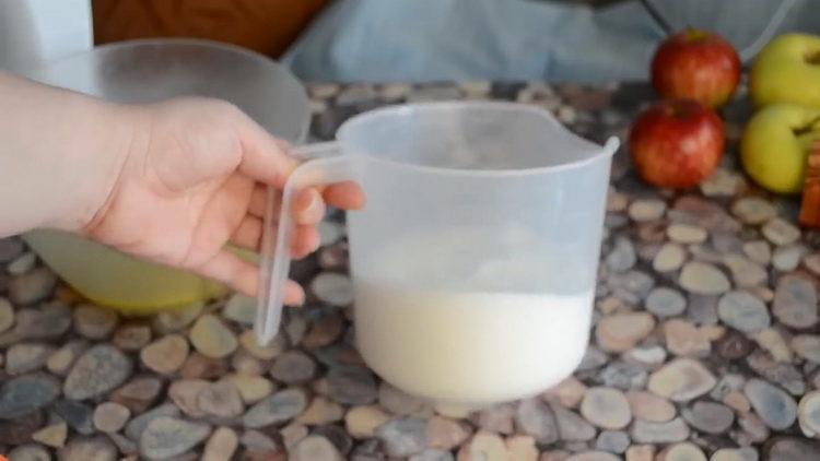 Cooking sponge cake with apples