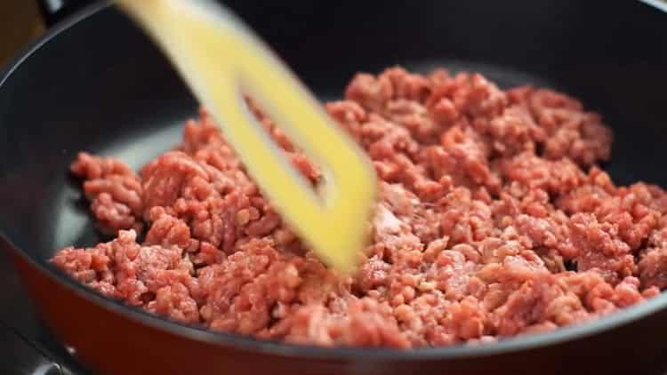 To cook, fry the minced meat