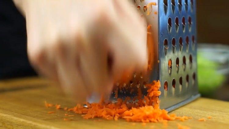 Pour la cuisson, hachez les carottes