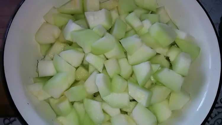 couper le melon en cubes