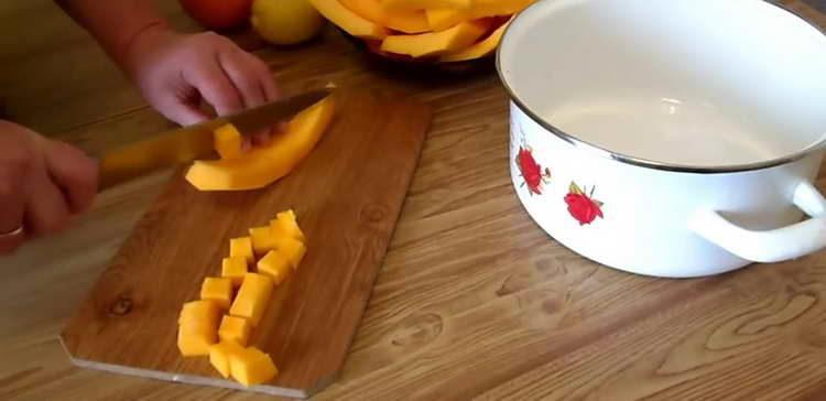 cut the pumpkin into cubes