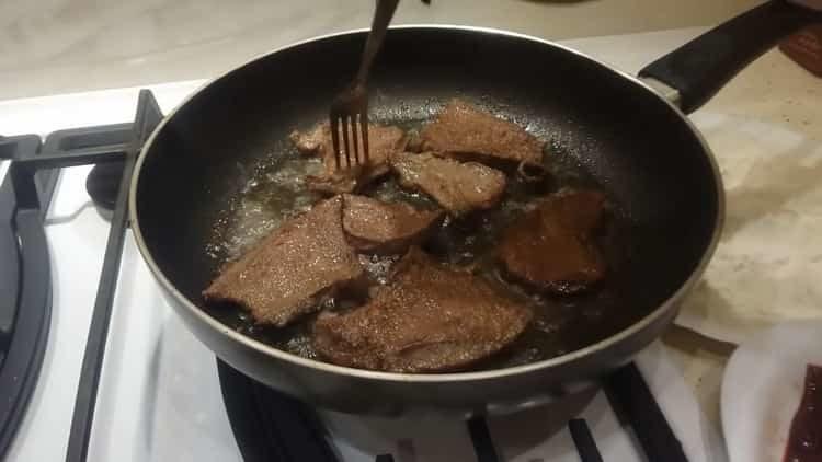 To cook, fry the liver