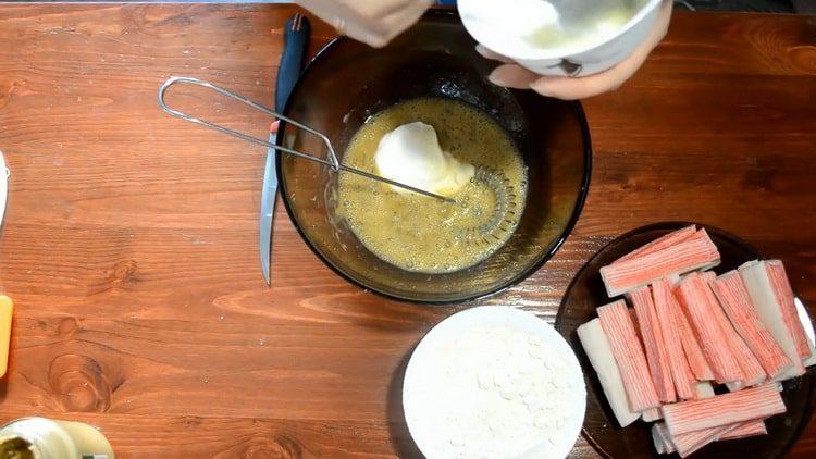 Mezcla los ingredientes para cocinar.