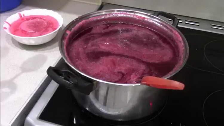 bring the jelly to a boil