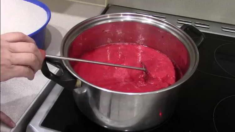 poner la sartén con gelatina en la estufa