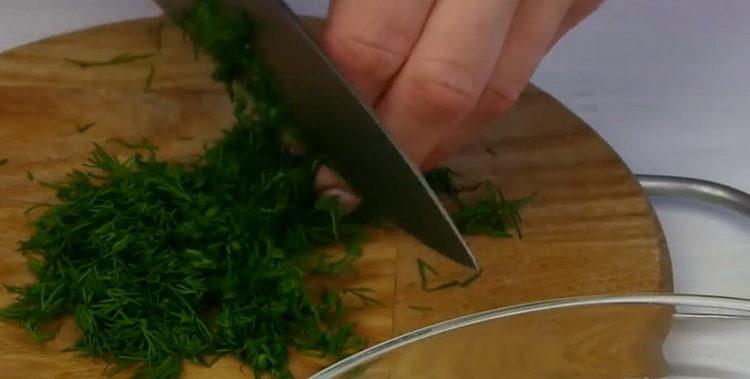 Para cocinar, corte las verduras