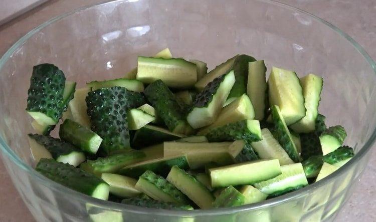 how to prepare a snack of cucumbers
