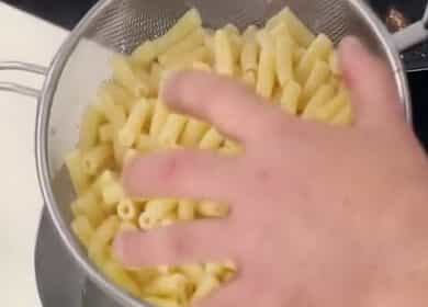 How to cook pasta in a pan 🍜